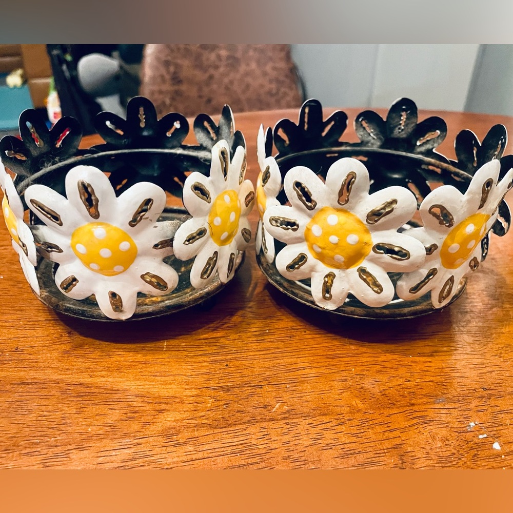 Daisy Candle Holders Metal Floral Design Home Decor‎ Set Of 2 Cottagecore